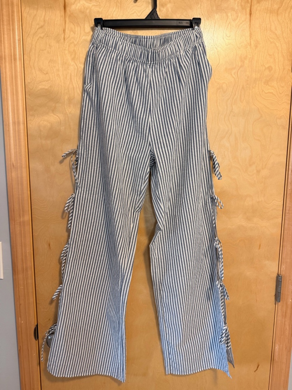 Side Open Bows Tie-Detail Wide Leg Pants - Blue & White stripes size small NWOT